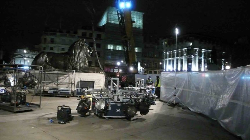 P1030893 Lighting rig being set up next to one of Landseer's lion statues